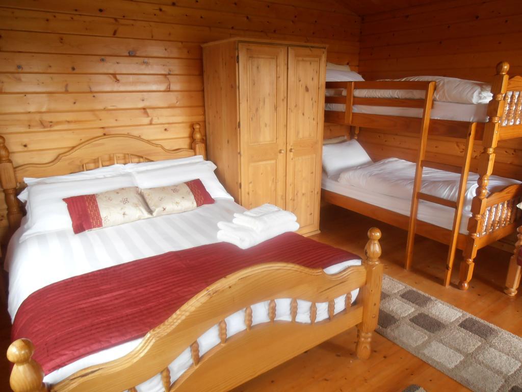 Hungry Hill Lodge Adrigole Rum bild